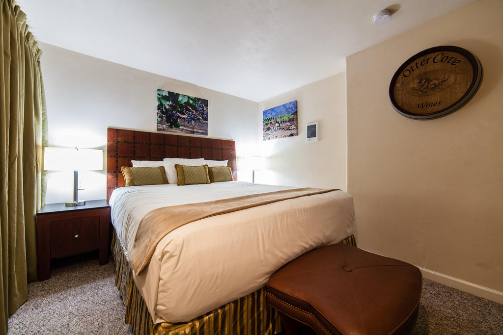 The Vendange Carmel Inn & Suites Habitación foto