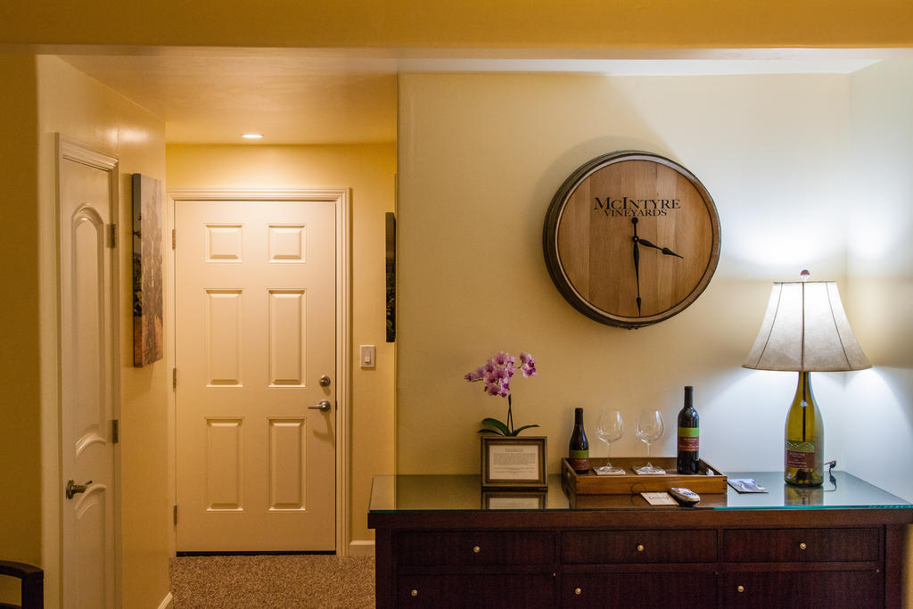 The Vendange Carmel Inn & Suites Habitación foto