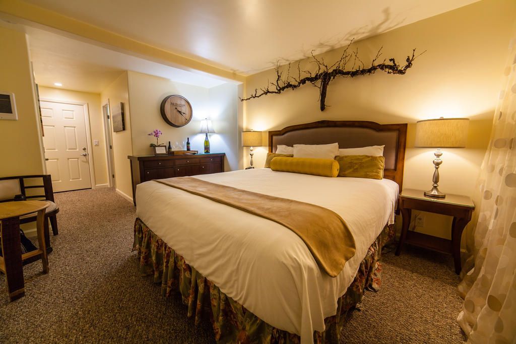 The Vendange Carmel Inn & Suites Habitación foto