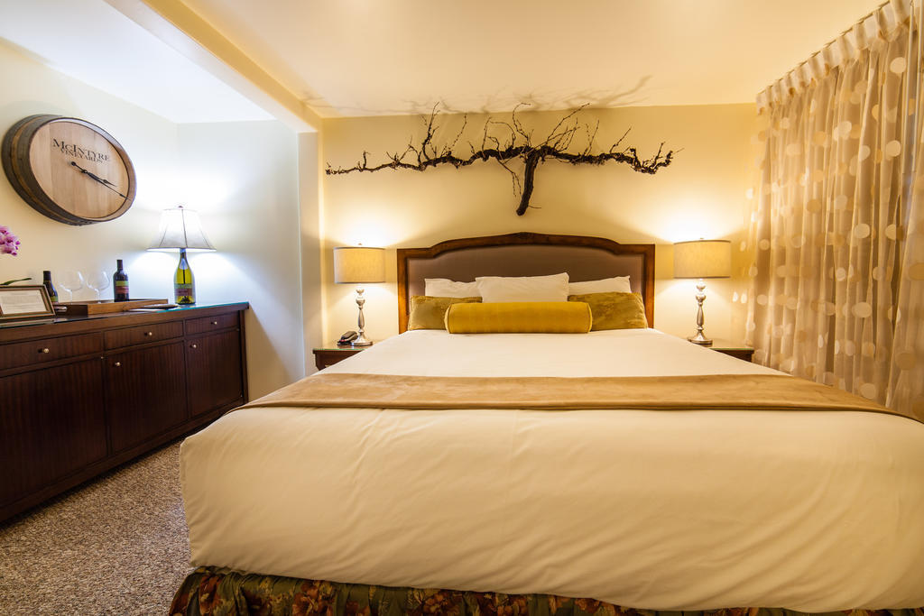 The Vendange Carmel Inn & Suites Habitación foto