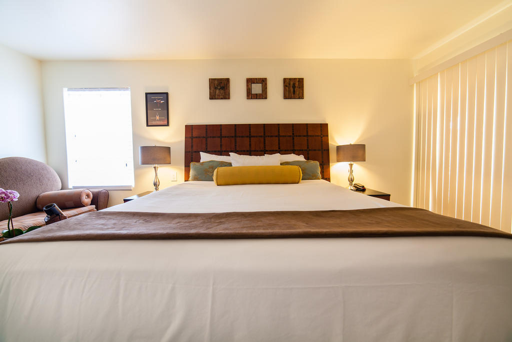 The Vendange Carmel Inn & Suites Habitación foto