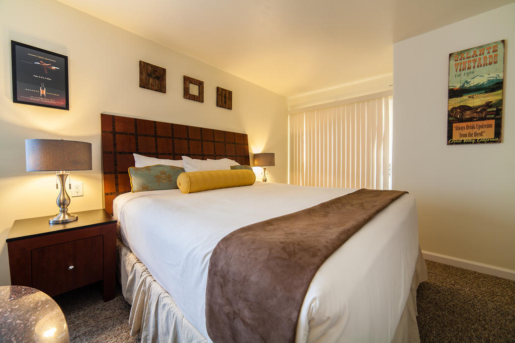 The Vendange Carmel Inn & Suites Habitación foto