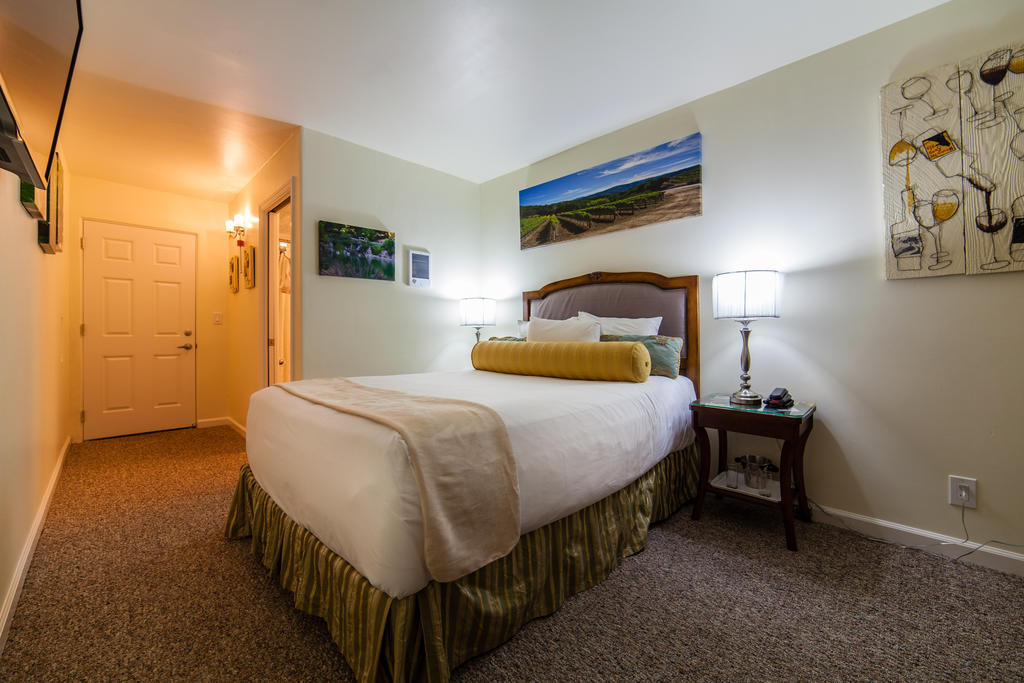 The Vendange Carmel Inn & Suites Habitación foto