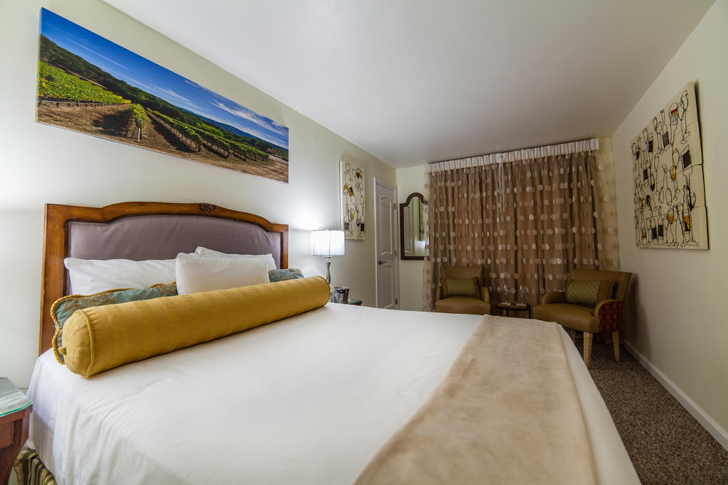 The Vendange Carmel Inn & Suites Habitación foto