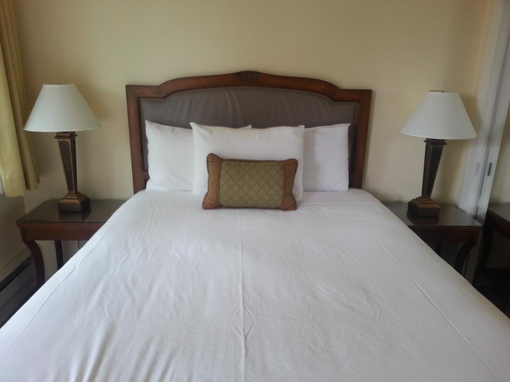 The Vendange Carmel Inn & Suites Habitación foto
