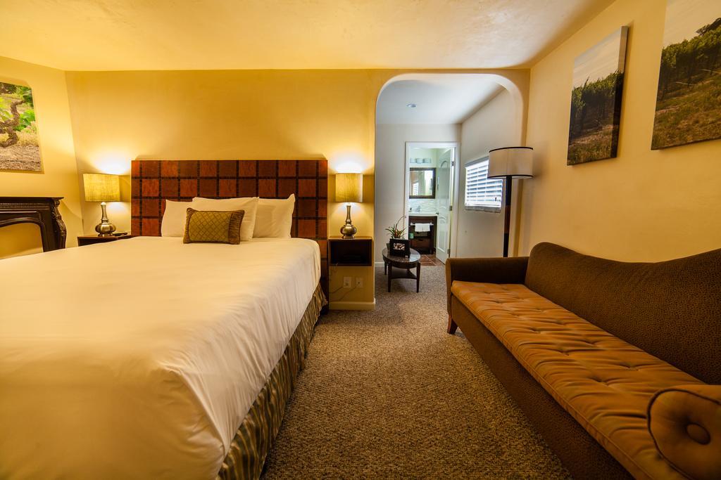 The Vendange Carmel Inn & Suites Habitación foto